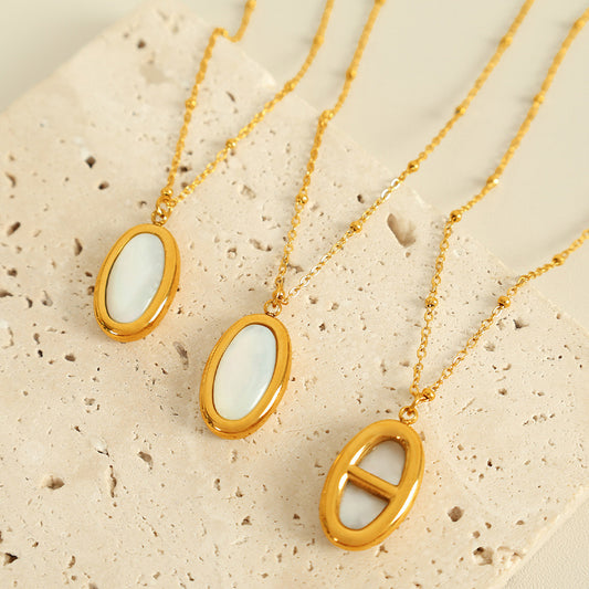 Oval Pendant Necklace with Mother of Pearl