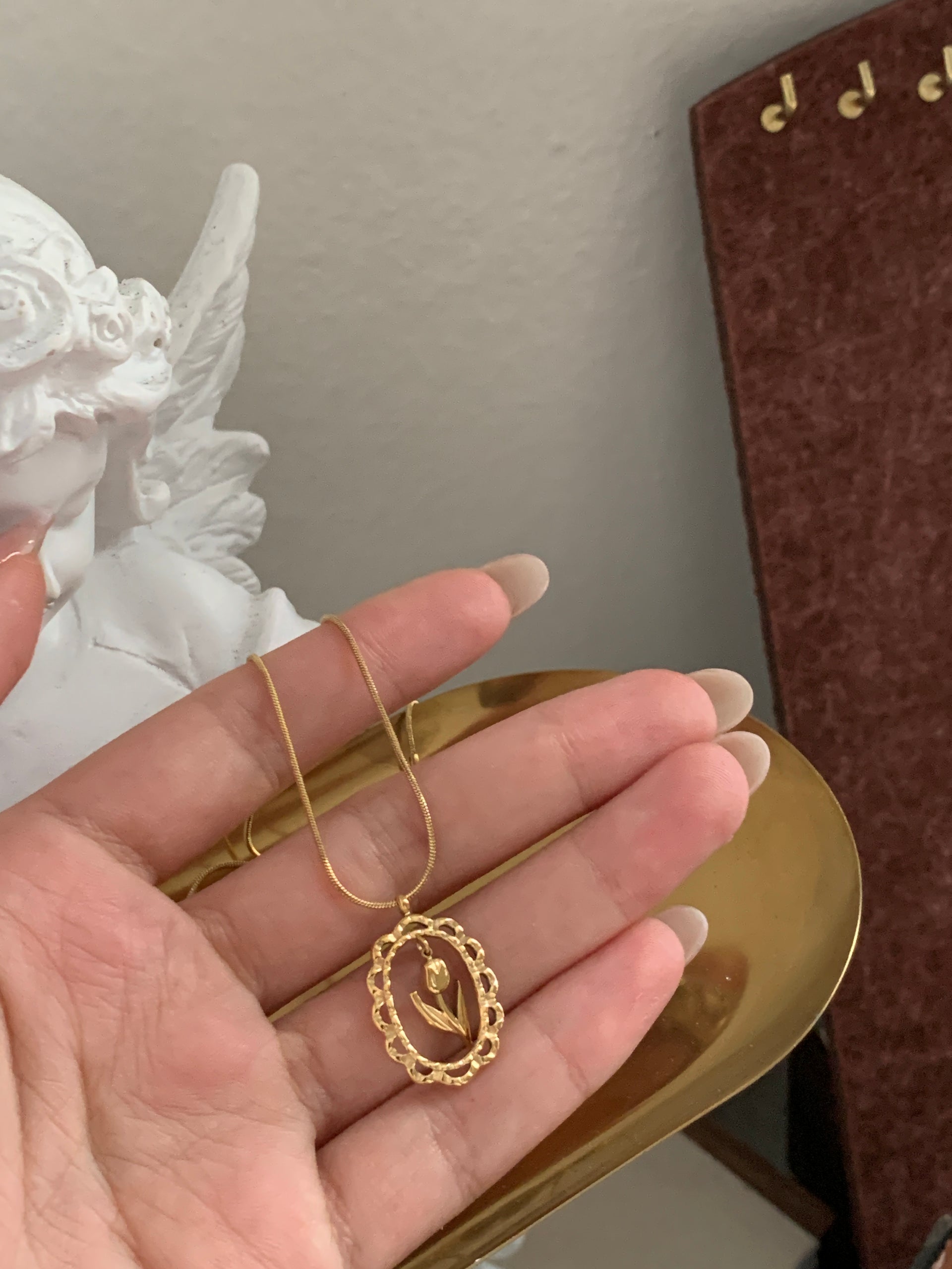 Oval Tulip Pendant Necklace