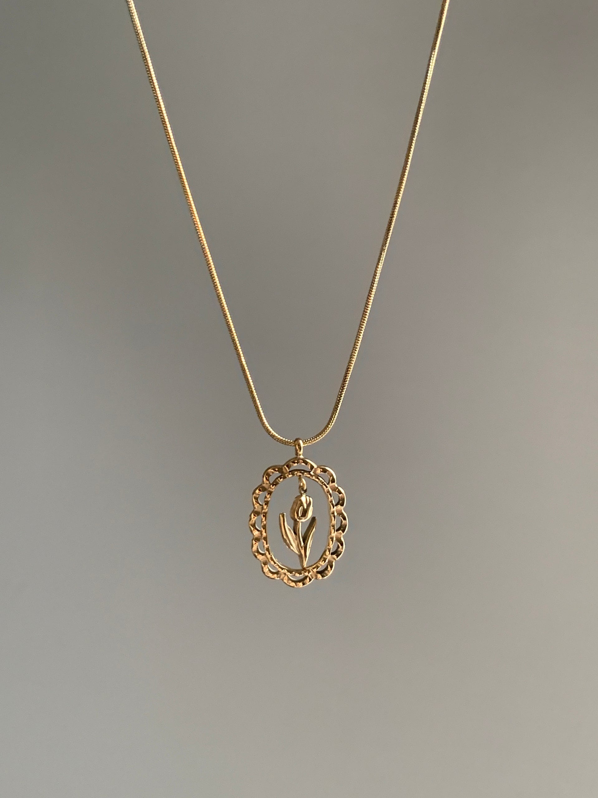 Oval Tulip Pendant Necklace