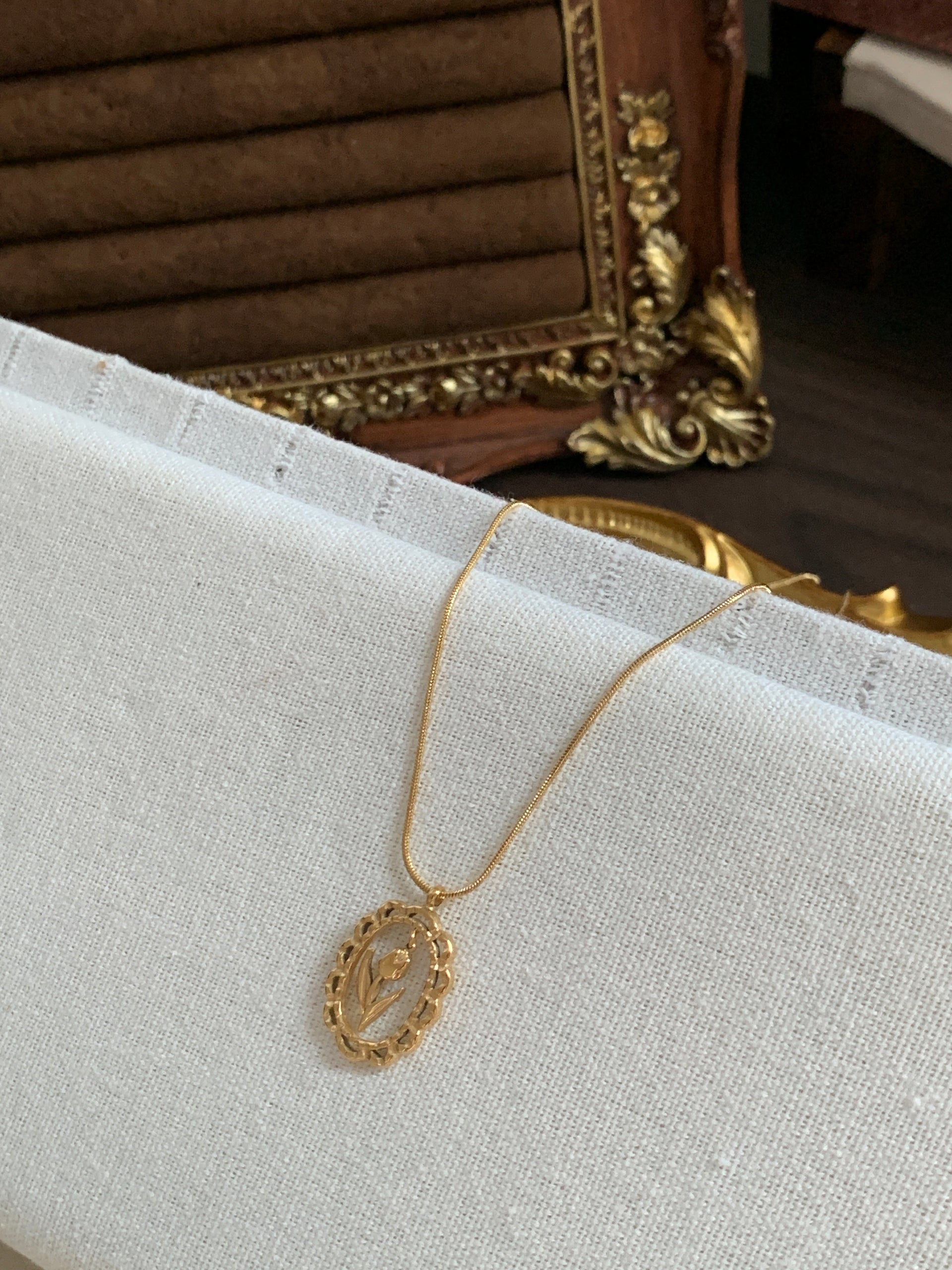 Oval Tulip Pendant Necklace