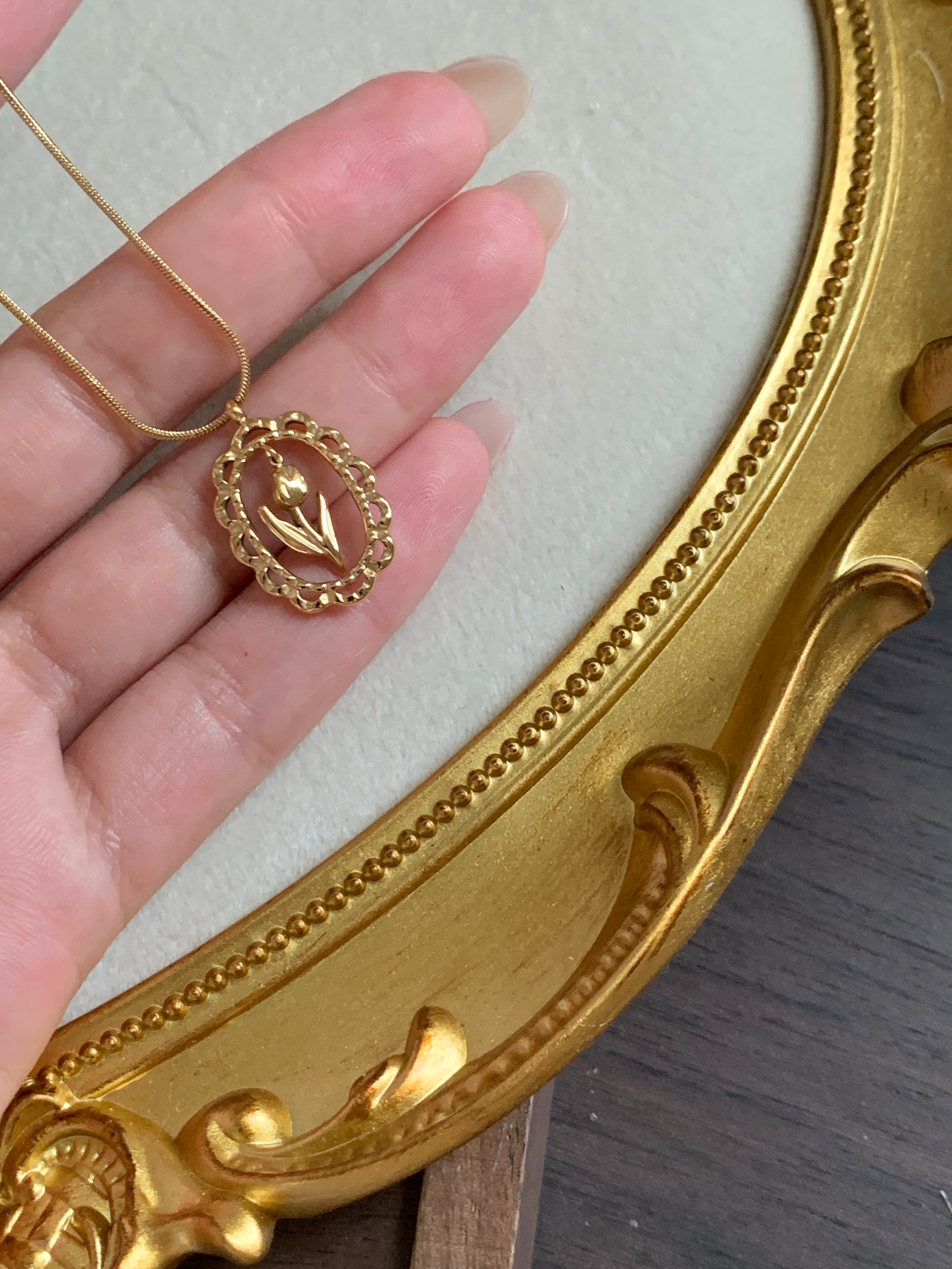 Oval Tulip Pendant Necklace