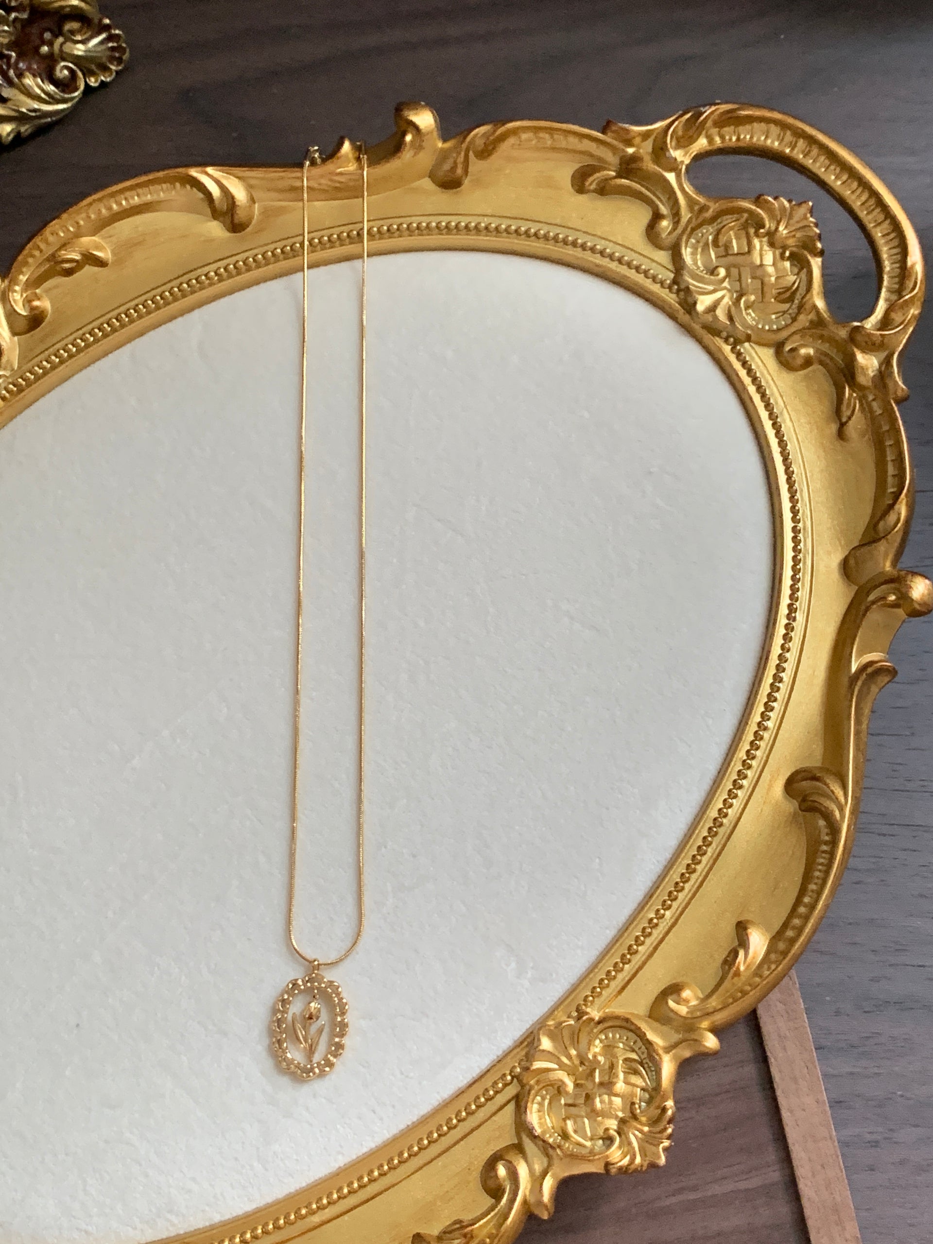 Oval Tulip Pendant Necklace