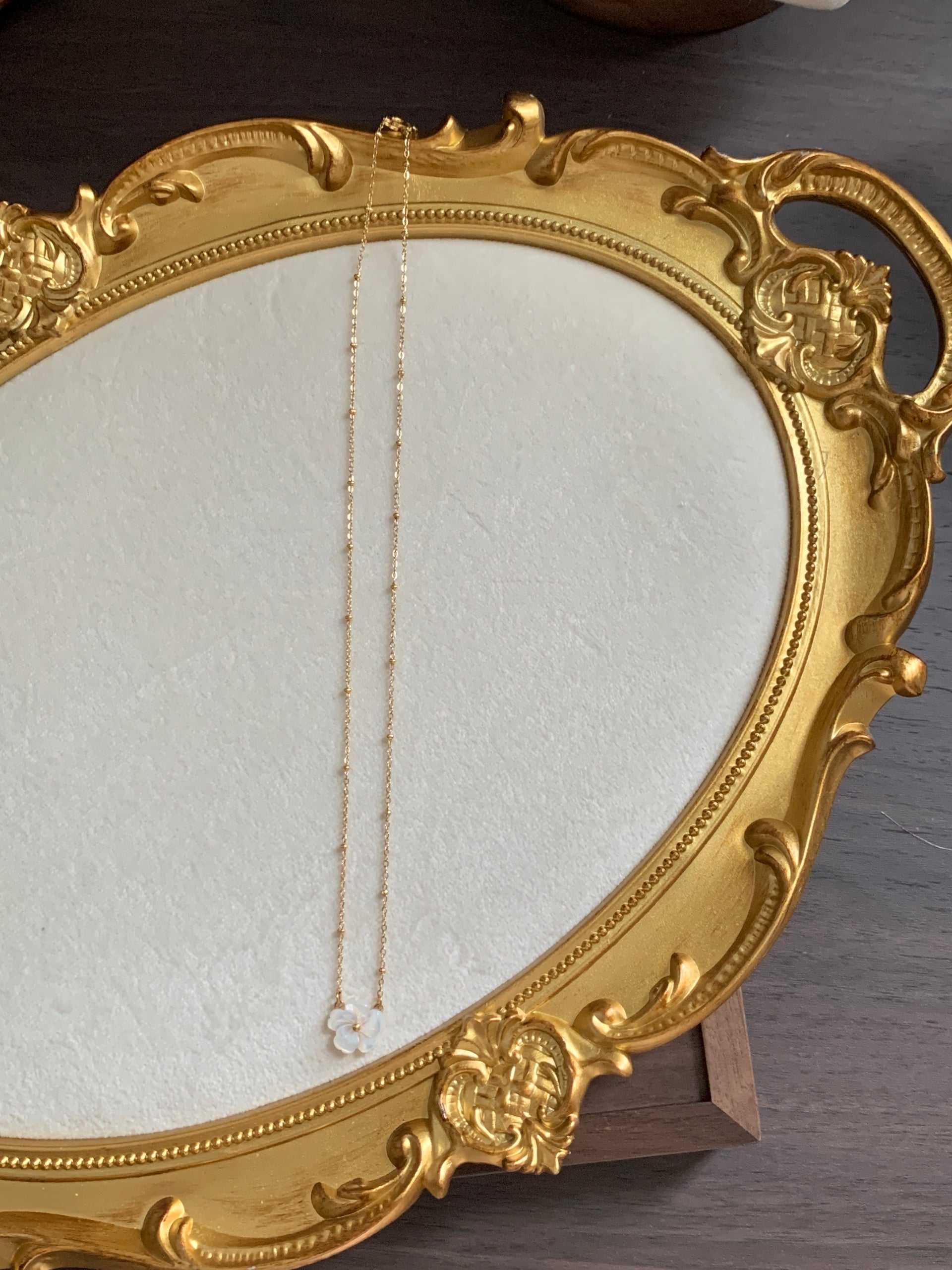 Mother-of-Pearl Flower Necklace