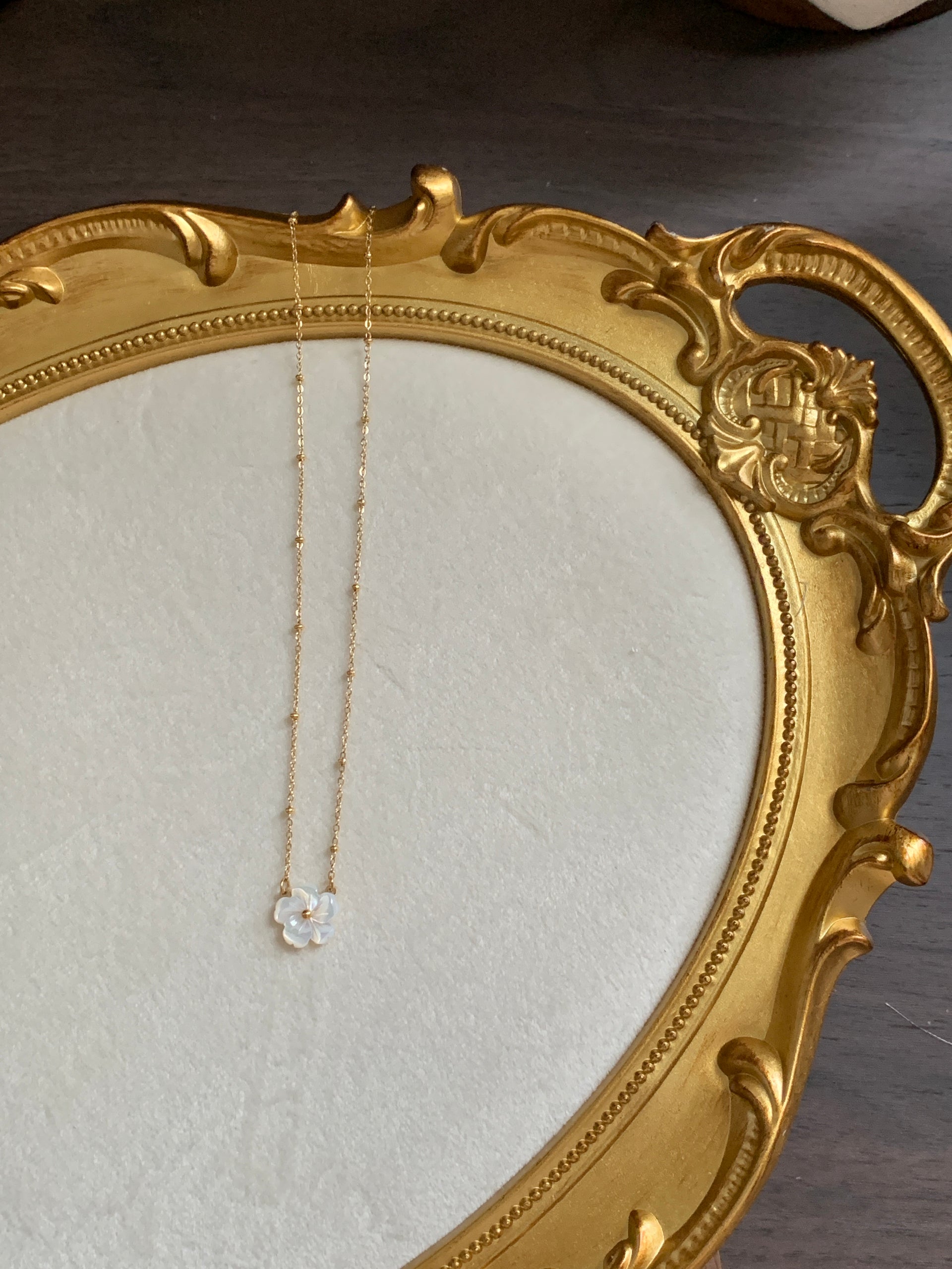 Mother-of-Pearl Flower Necklace