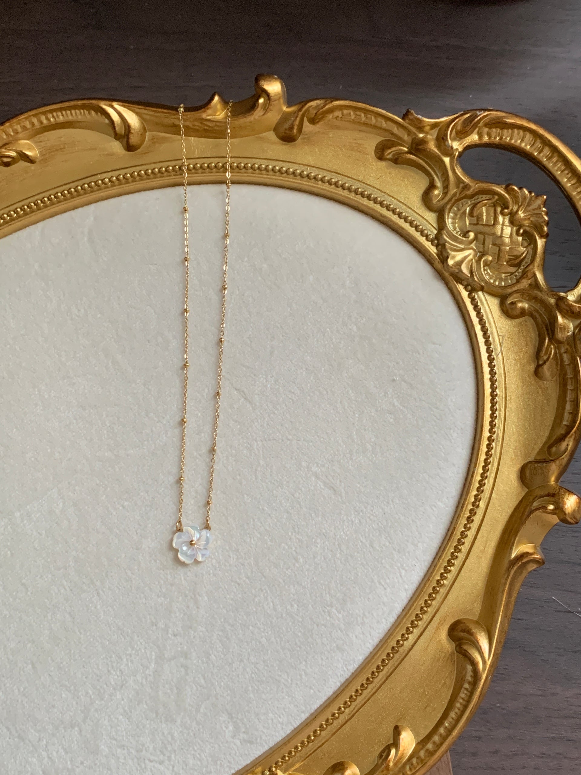 Mother-of-Pearl Flower Necklace