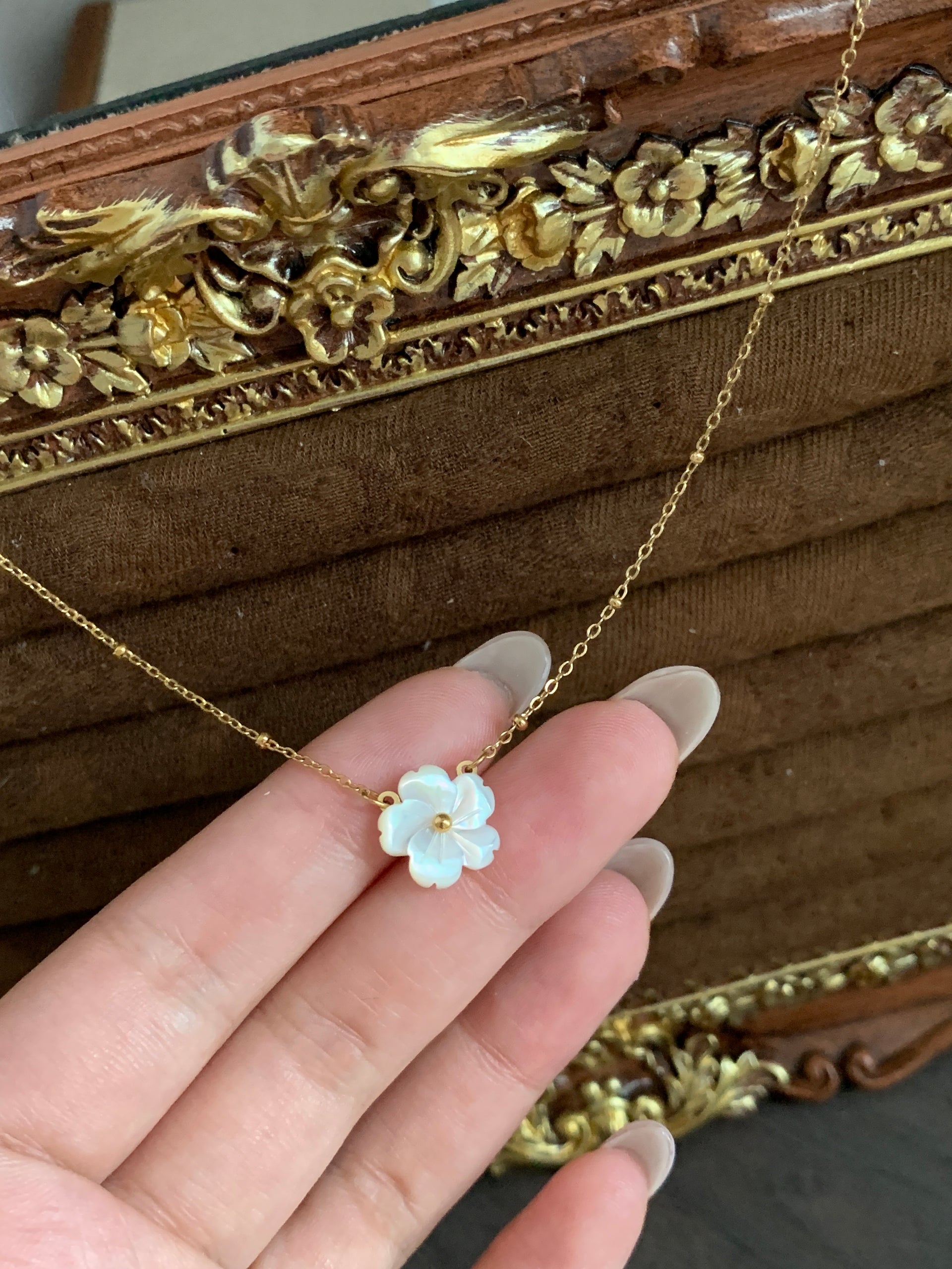 Mother-of-Pearl Flower Necklace