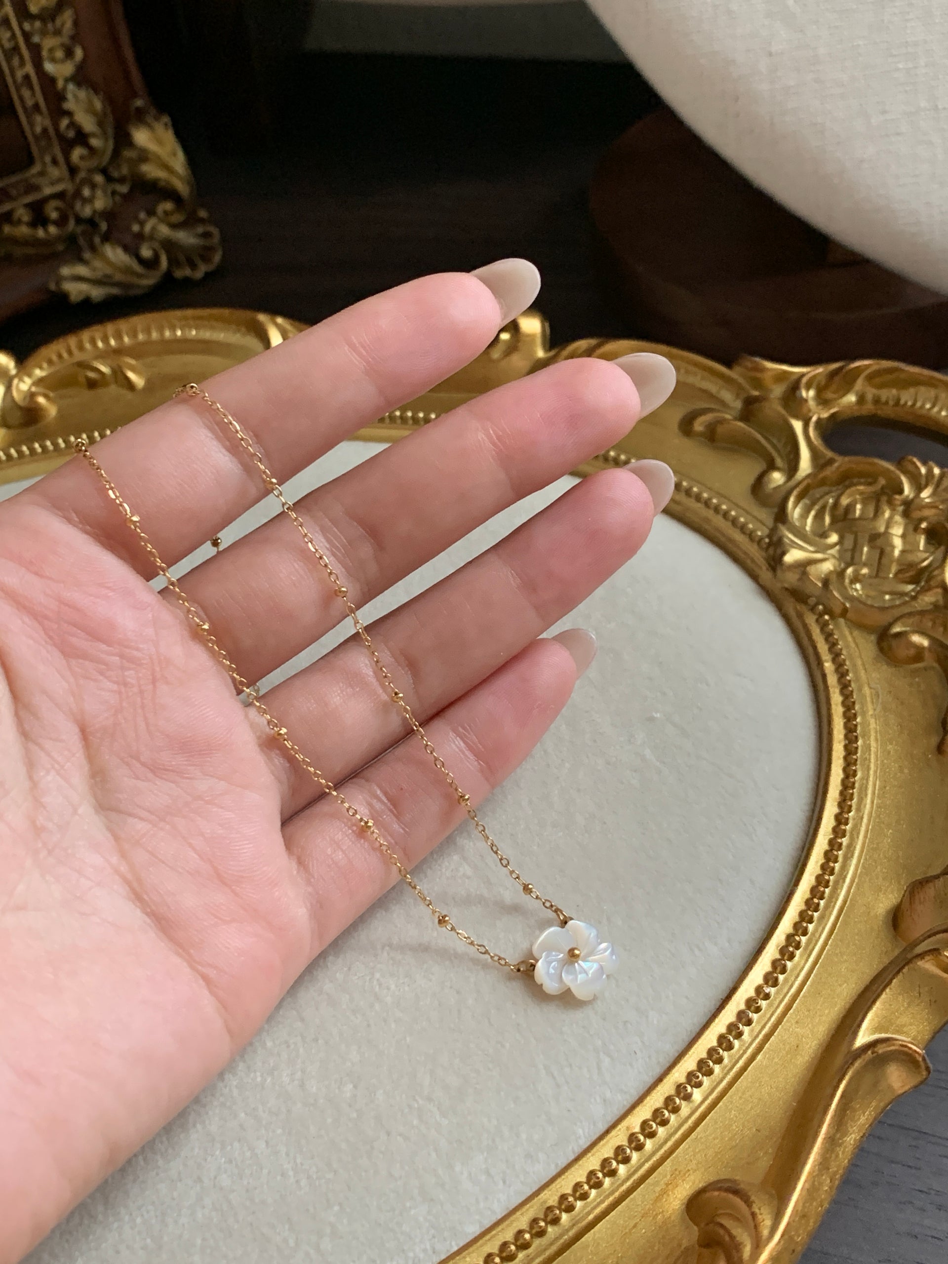 Mother-of-Pearl Flower Necklace