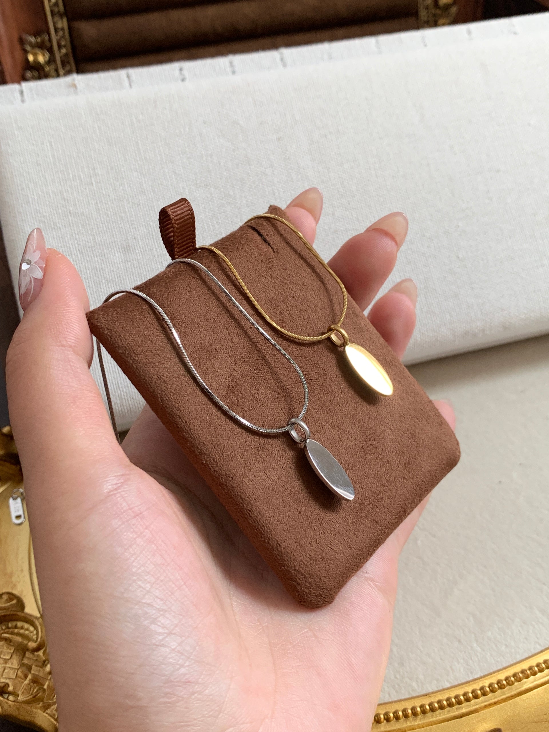 Mother-of-Pearl Oval Pendant Necklace