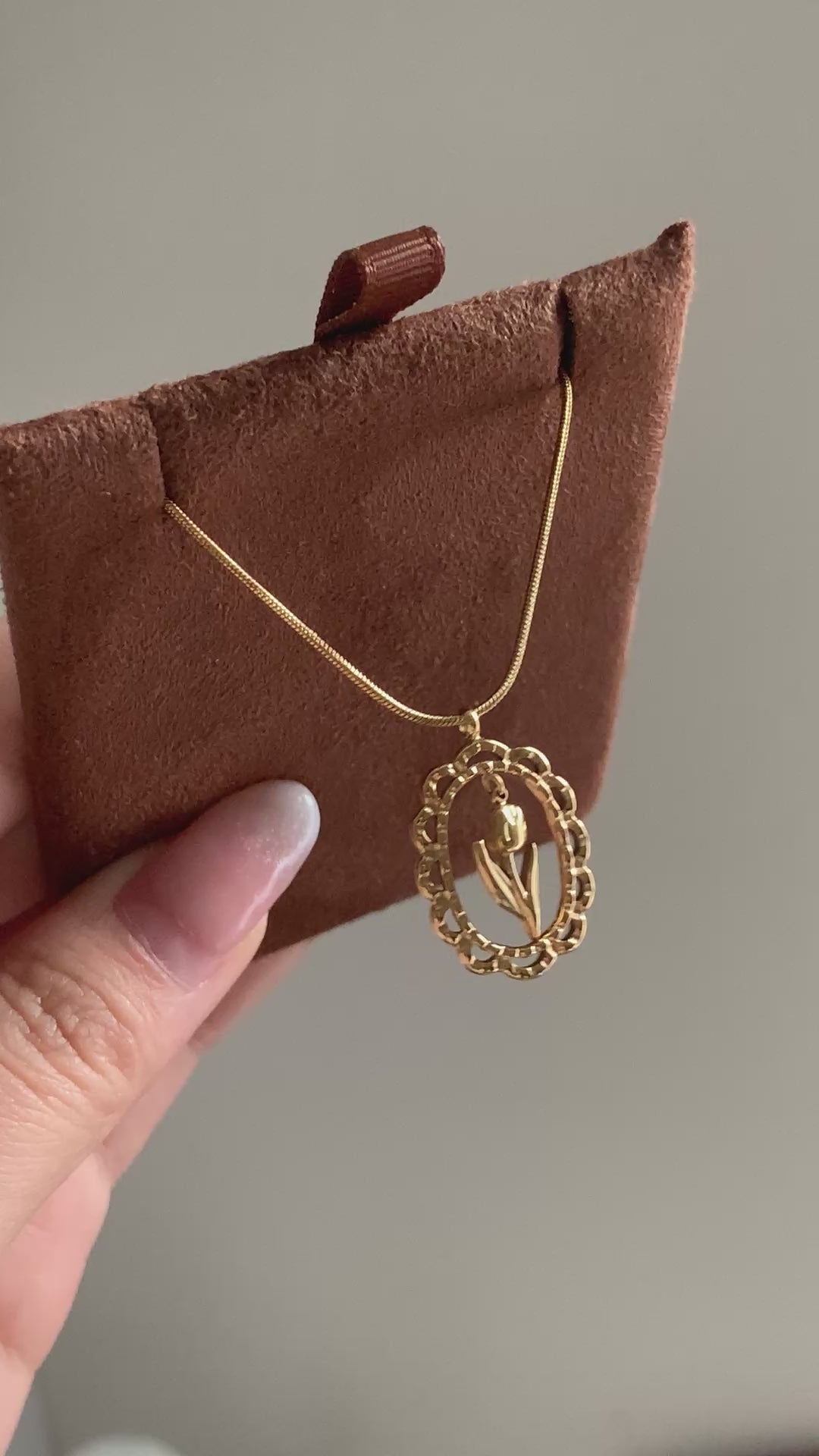 Oval Tulip Pendant Necklace